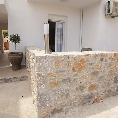 Iro Central House Apartment *